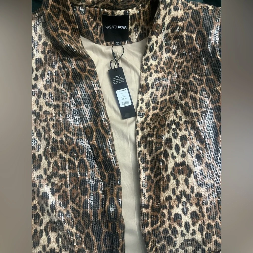 ‼️SOLD‼️ NWT Fashion Nova Sequined leopard print blazer. Pit to pit 22 inches.🖤🤎 - Picture 4 of 7